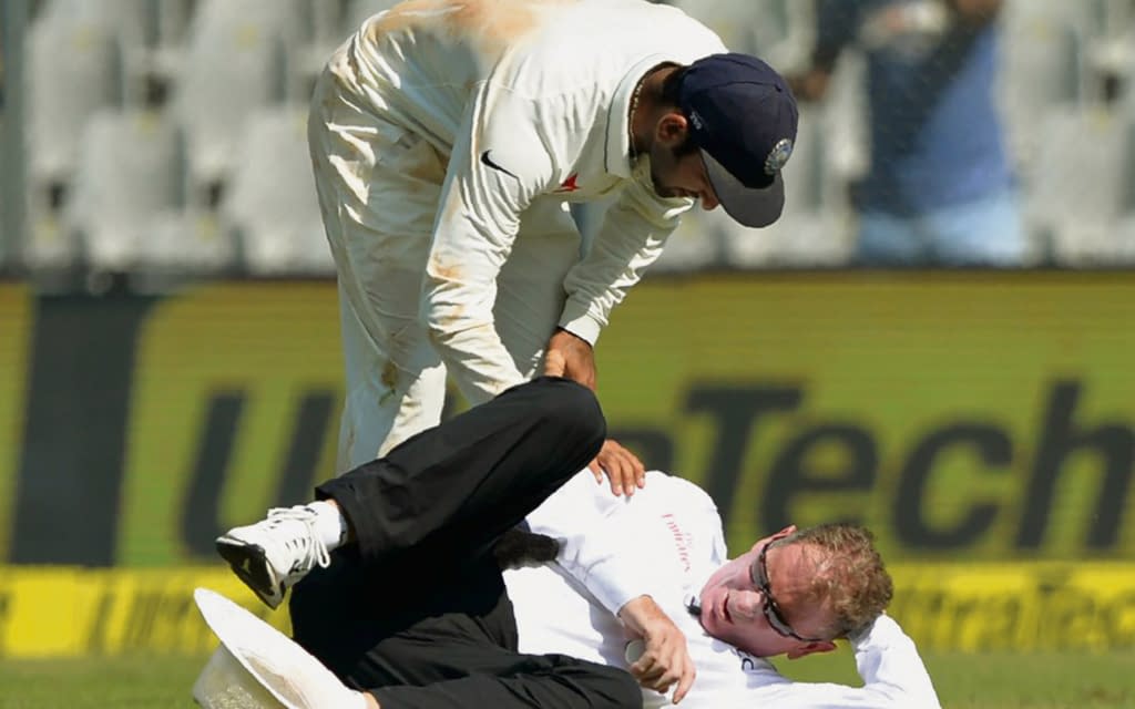 Umpire Paul Reiffel hurt after being hit by throw...