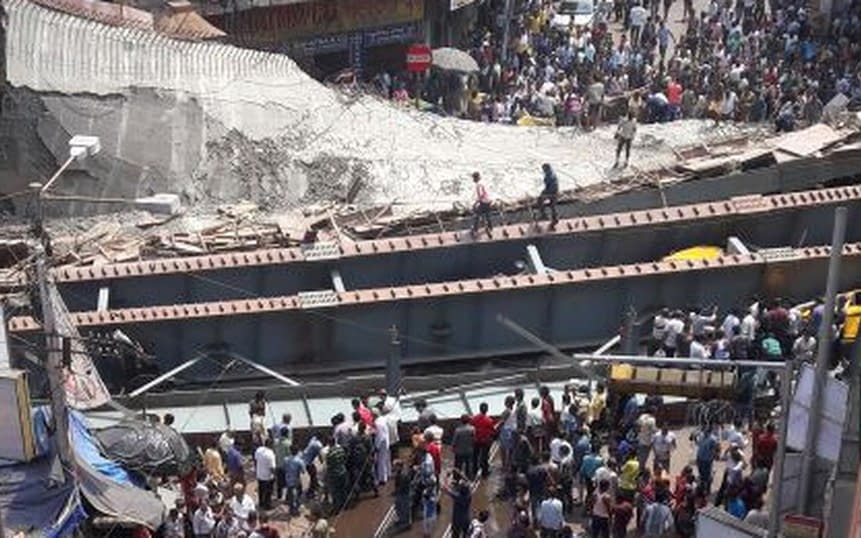 Kolkata Flyover Collapse Hundreds stuck in debris...