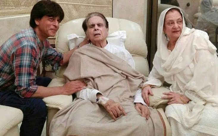 Shah Rukh Meets Dilip Kumar At His Home Veteran actor dilip kumar might be grabbing headlines because of his ill health lately. asian voice