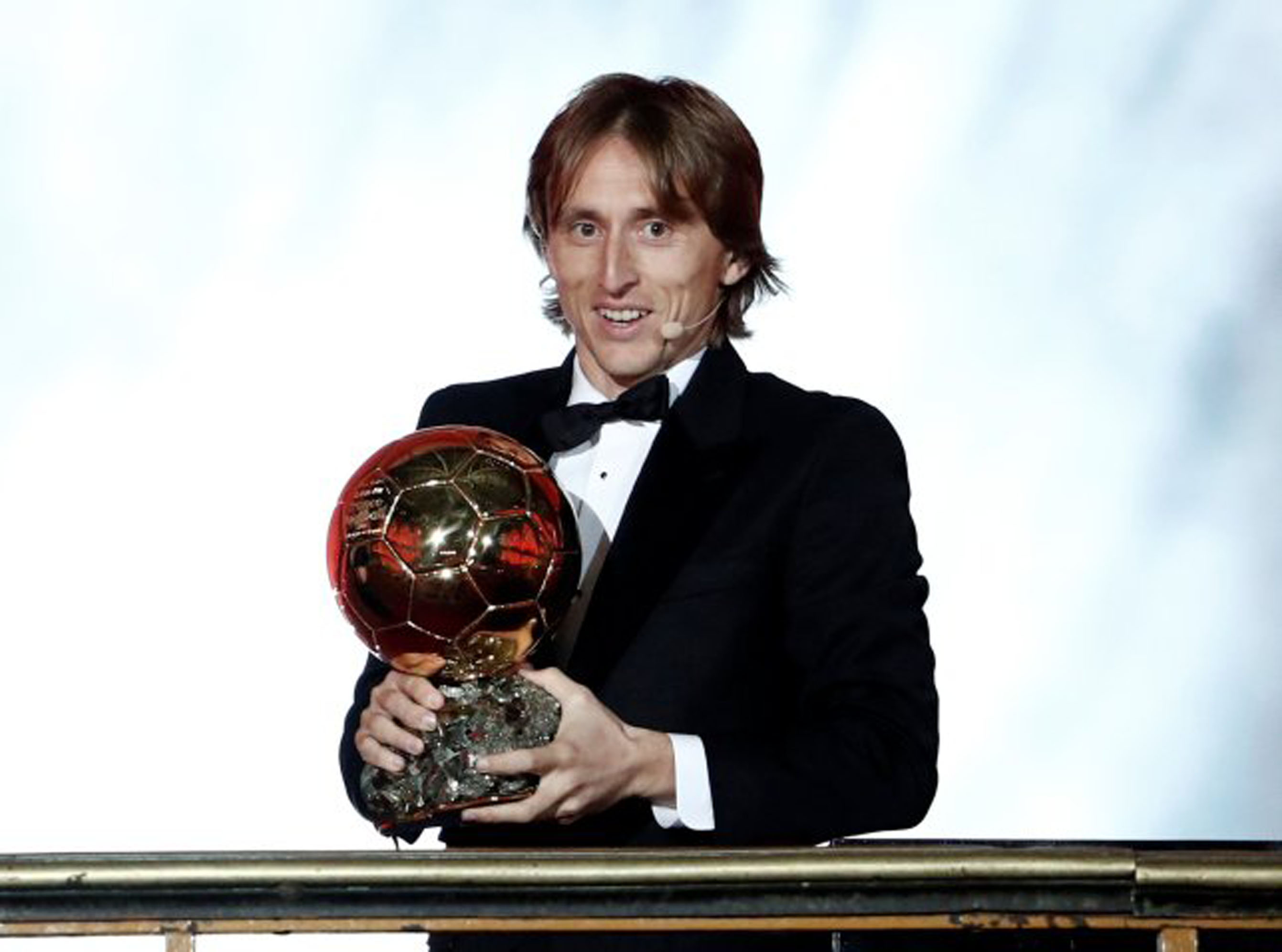 Сколько лет мячу. Luka Modric золотой мяч.